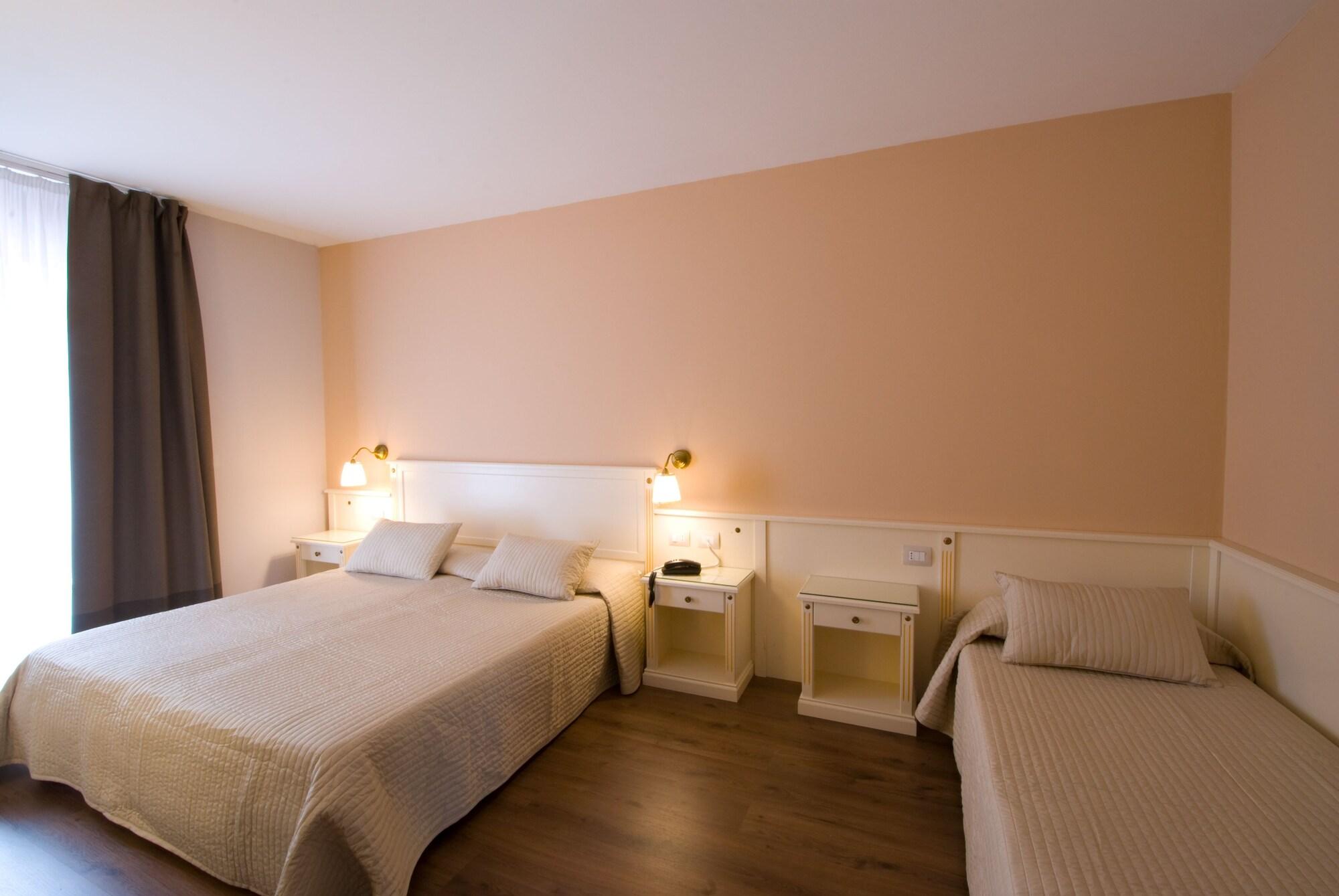 Hotel Royal Riva del Garda Luaran gambar